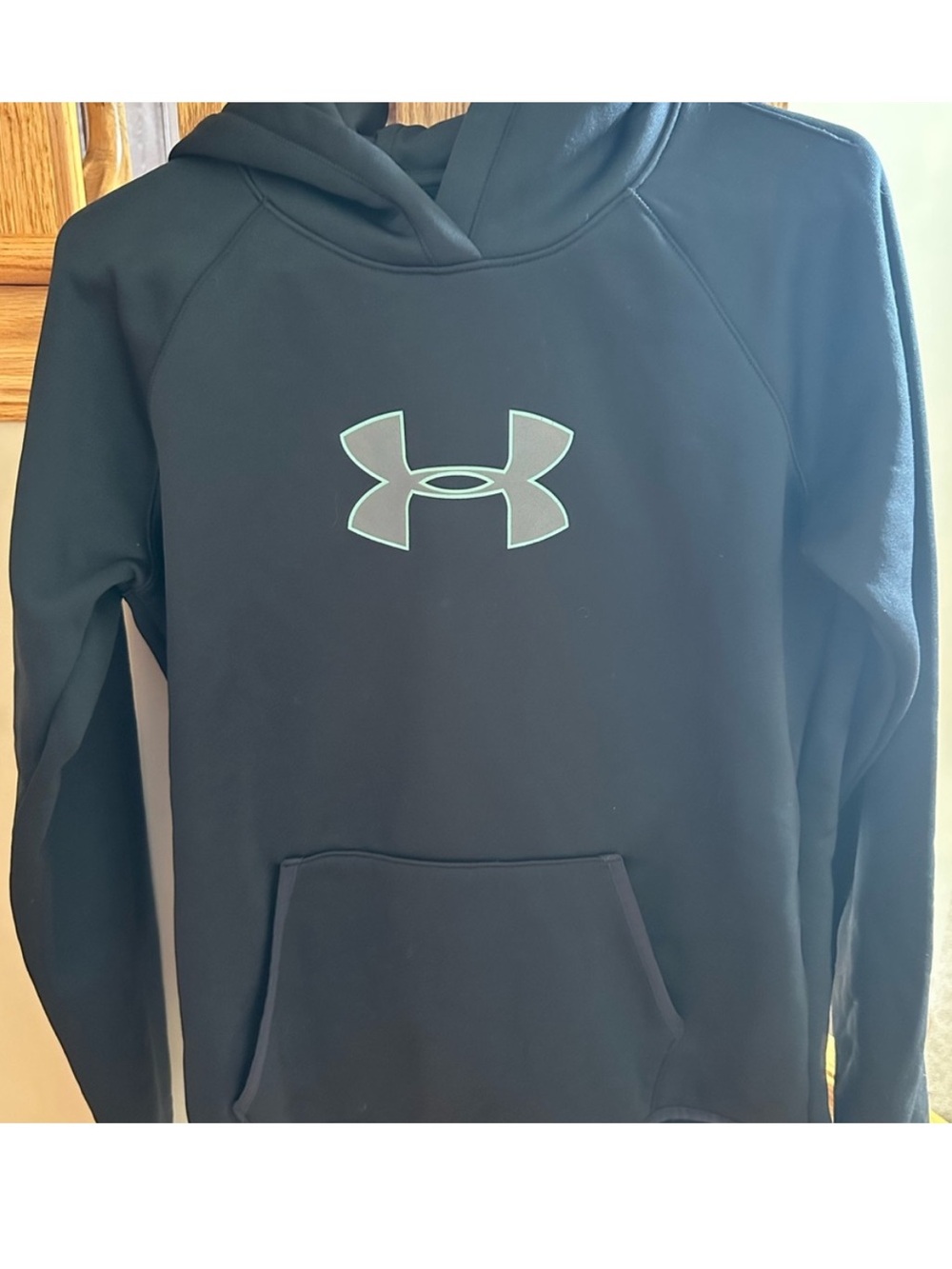 Under Armour Black Hoodie with Mint  Logo Cold Gear Sweatshirt Pocket Thumb Hole